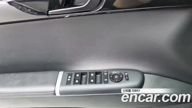 Hyundai Grandeur Grandeur (GN7) 2.5 Бензин 2WD — Фото автомобиля 13