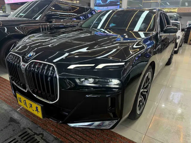Фотография автомобиля — BMW i7