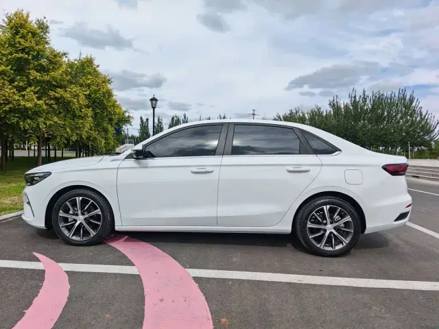 Geely Emgrand — Фото автомобиля 12