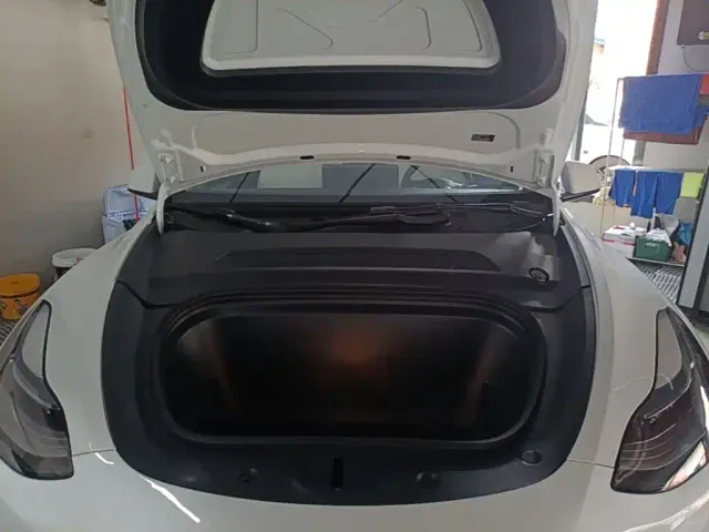 Tesla Model Y — Фото автомобиля 19