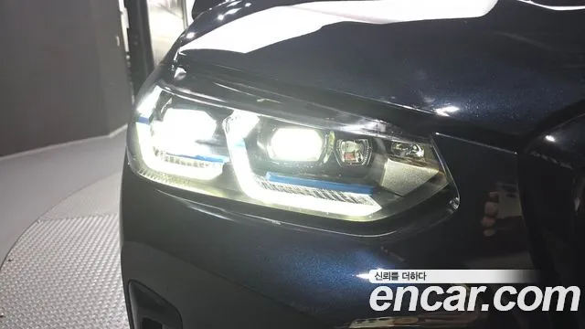 BMW iX3 — Фото автомобиля 17