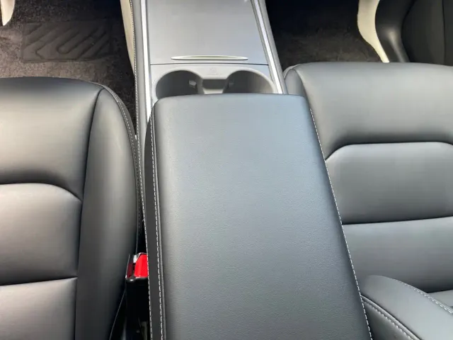Tesla Model Y — Фото автомобиля 16