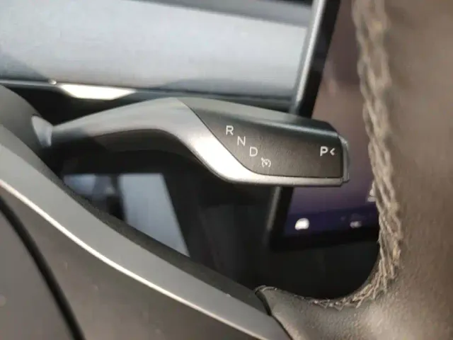 Tesla Model Y — Фото автомобиля 13