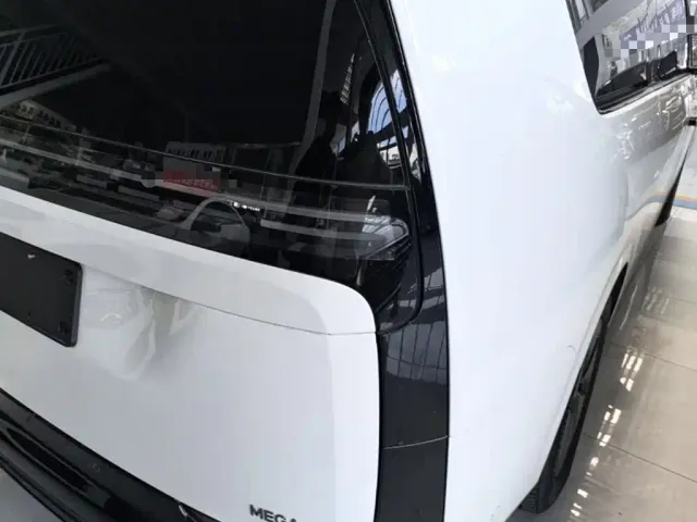 Li Auto MEGA — Фото автомобиля 7