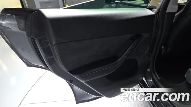 Tesla Model Y — Фото автомобиля 8
