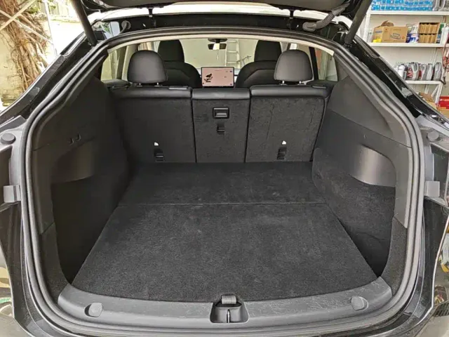 Tesla Model Y — Фото автомобиля 18