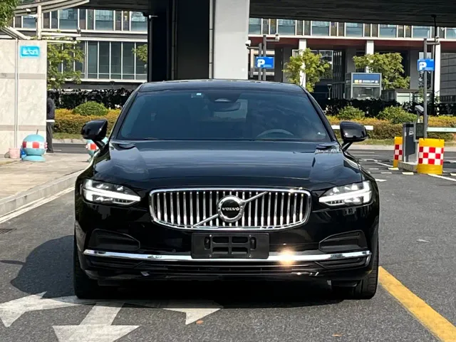 Volvo S90 — Фото автомобиля 2