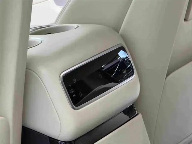 Li Auto MEGA — Фото автомобиля 21