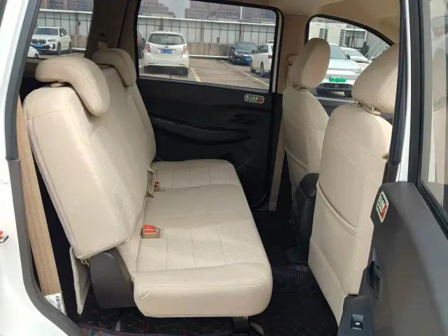 Wuling Hongguang — Фото автомобиля 10