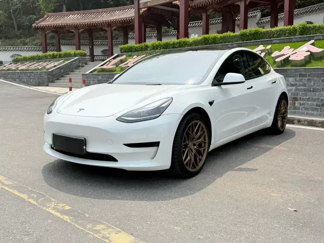 Фотография автомобиля — Tesla Model 3