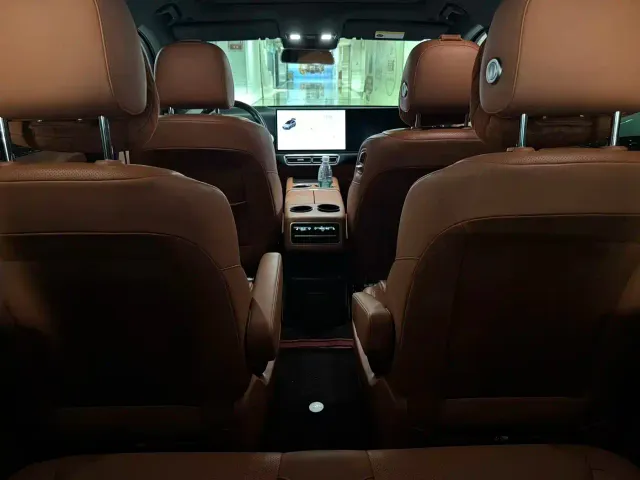Li Auto L8 — Фото автомобиля 9