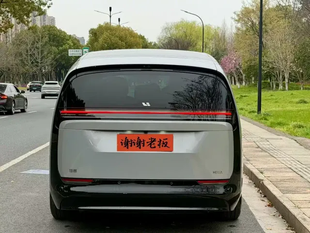 Li Auto MEGA — Фото автомобиля 2