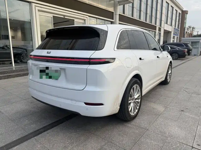 Li Auto L7 — Фото автомобиля 9