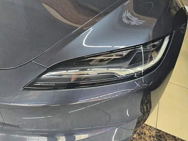 Tesla Model 3 — Фото автомобиля 5