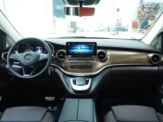 Mercedes-Benz V-Class — Фото автомобиля 17