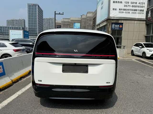 Li Auto MEGA — Фото автомобиля 8