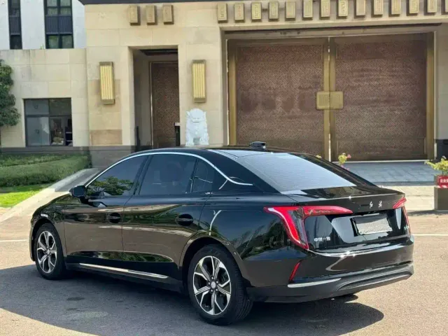 Hongqi E-QM5 — Фото автомобиля 9