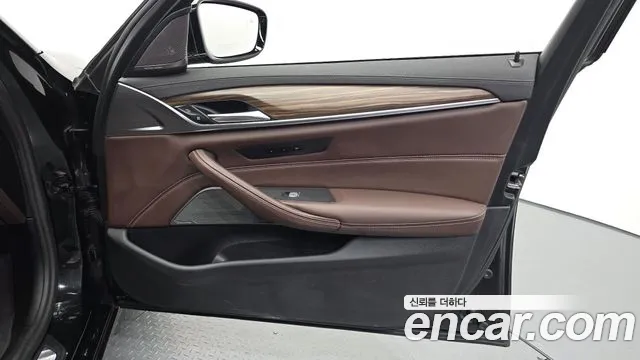 BMW 5-Series — Фото автомобиля 21