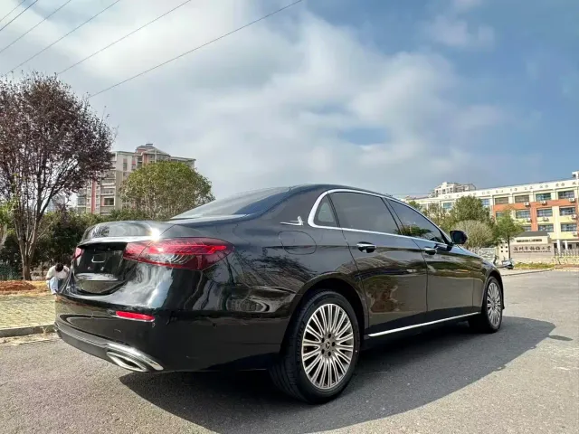 Mercedes-Benz E-Class — Фото автомобиля 4