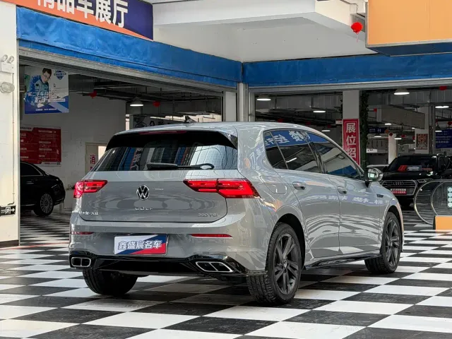 Volkswagen Golf — Фото автомобиля 21