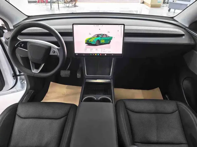 Tesla Model Y — Фото автомобиля 4