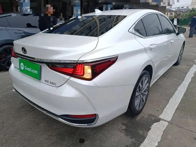 Lexus ES — Фото автомобиля 6