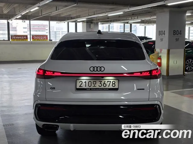 Audi Q5 40 TFSI quattro Sportback S Line — Фото автомобиля 3