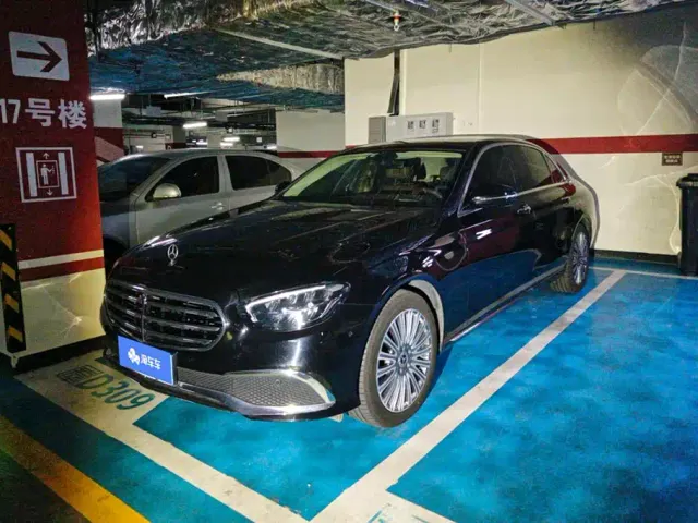 Фотография автомобиля — Mercedes-Benz E-Class