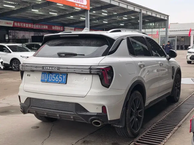Lynk & Co 01 — Фото автомобиля 13