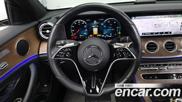 Mercedes-Benz E-Class — Фото автомобиля 13