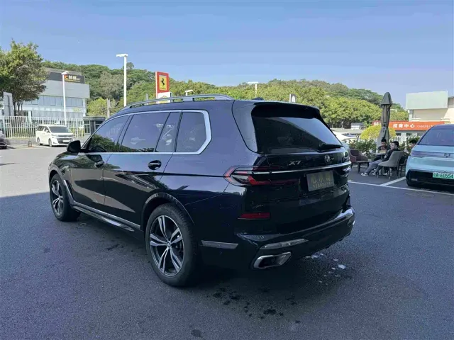 BMW X7 — Фото автомобиля 4