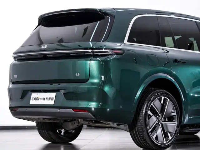 Li Auto L8 — Фото автомобиля 9