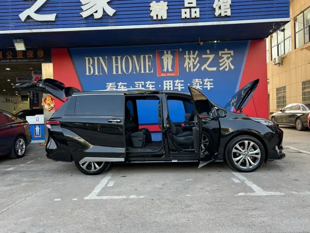 Toyota Sienna — Фото автомобиля 22