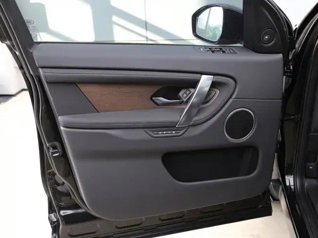Land Rover Discovery Sport — Фото автомобиля 10