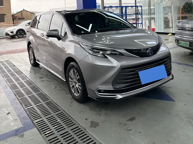 Фотография автомобиля — Toyota Sienna