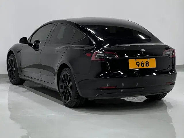 Tesla Model 3 — Фото автомобиля 6