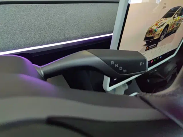Tesla Model Y — Фото автомобиля 13