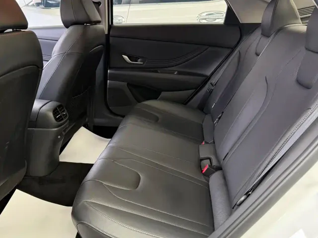 Hyundai Elantra — Фото автомобиля 10