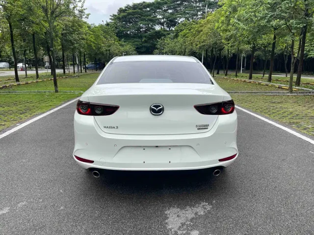 Mazda Axela — Фото автомобиля 5