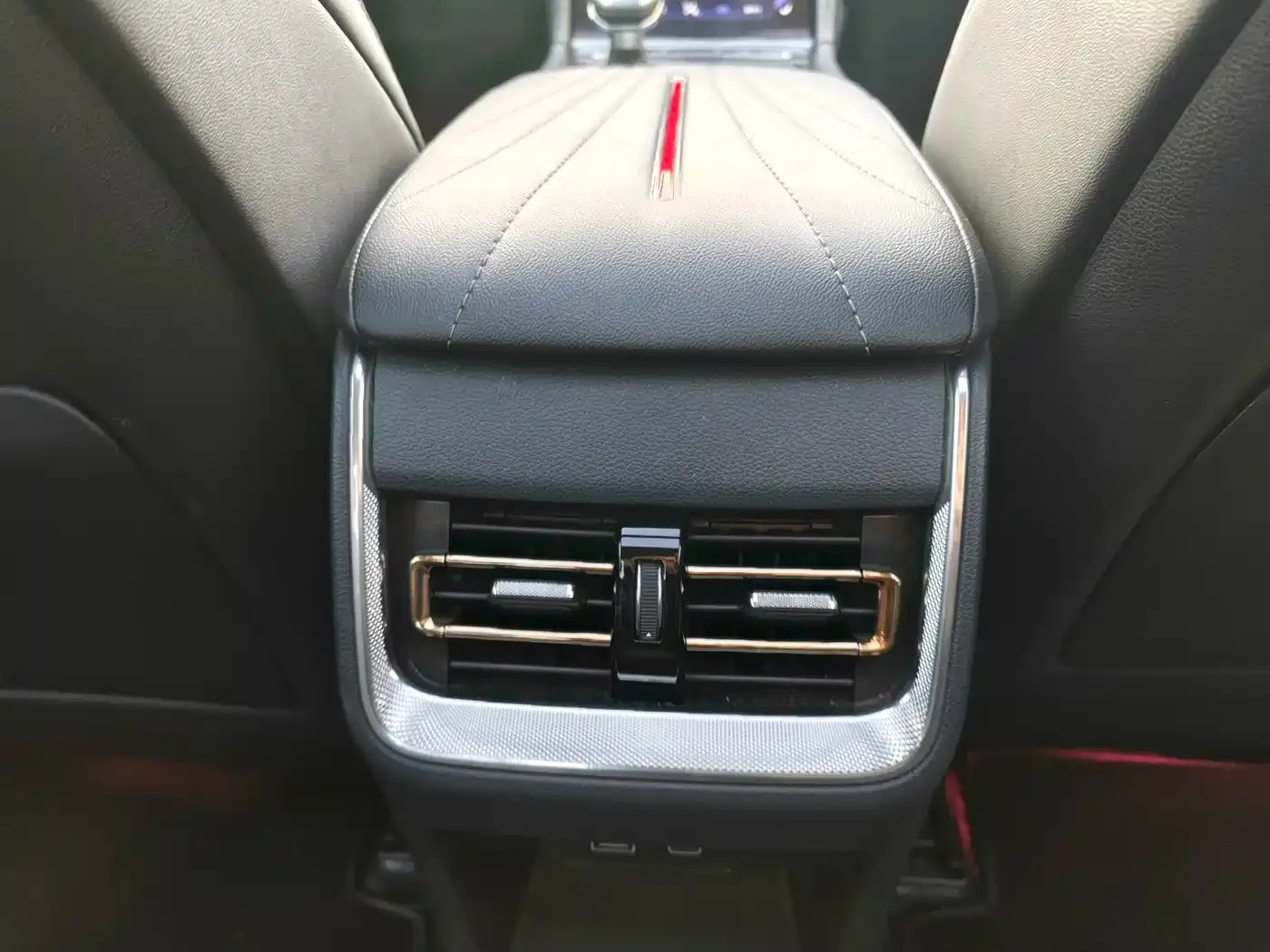 Hongqi Hongqi H5 2023 1.5T DCT Smart Connect Joy Edition — Фото автомобиля 15
