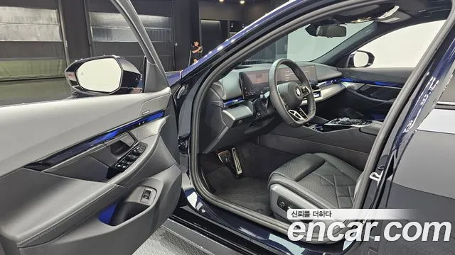 BMW 5-Series 5 серия (G60) 530i xDrive M Sport — Фото автомобиля 9