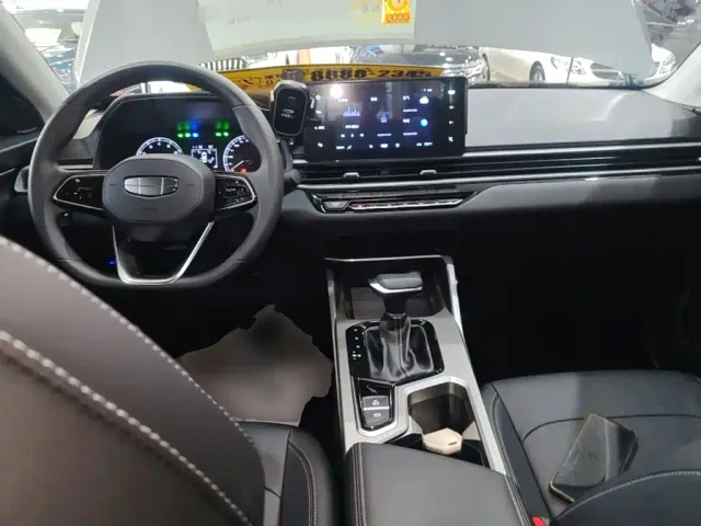 Geely Emgrand — Фото автомобиля 9