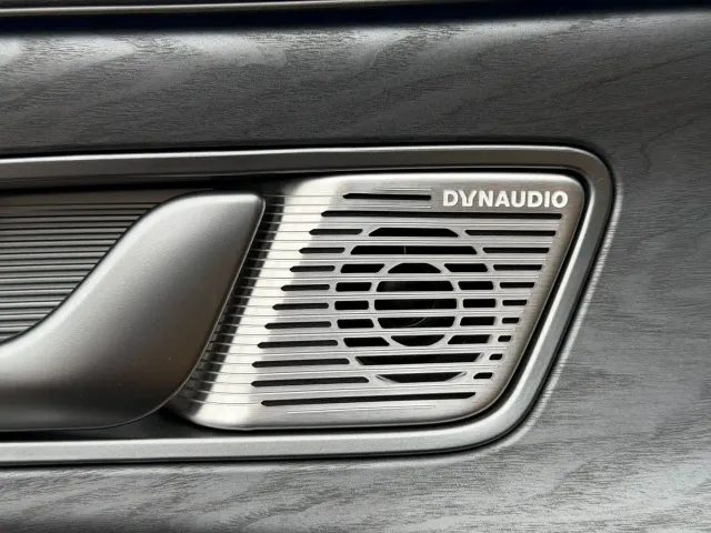 Denza D9 — Фото автомобиля 22