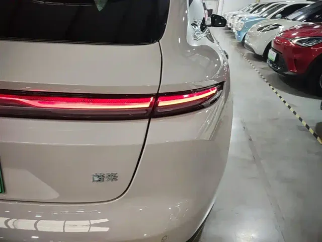 Nio ET5 Touring — Фото автомобиля 6