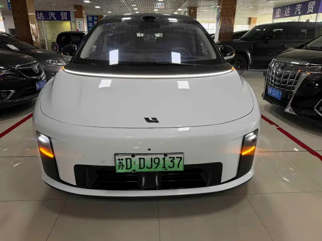 Фотография автомобиля — Li Auto i8