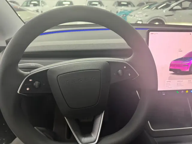 Tesla Model Y — Фото автомобиля 5