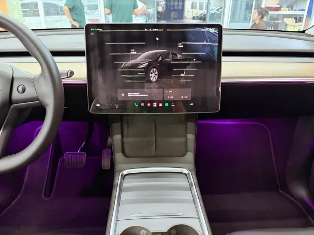 Tesla Model Y — Фото автомобиля 13