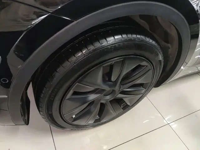 Tesla Model Y — Фото автомобиля 22