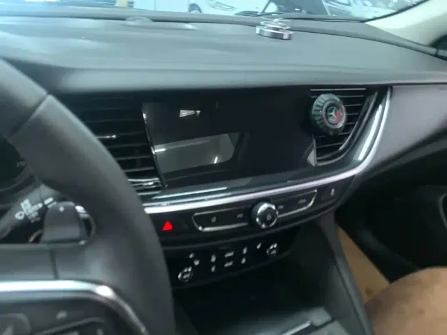 Buick Regal — Фото автомобиля 12