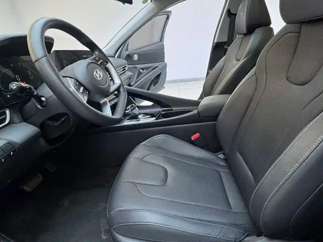 Hyundai Elantra — Фото автомобиля 16